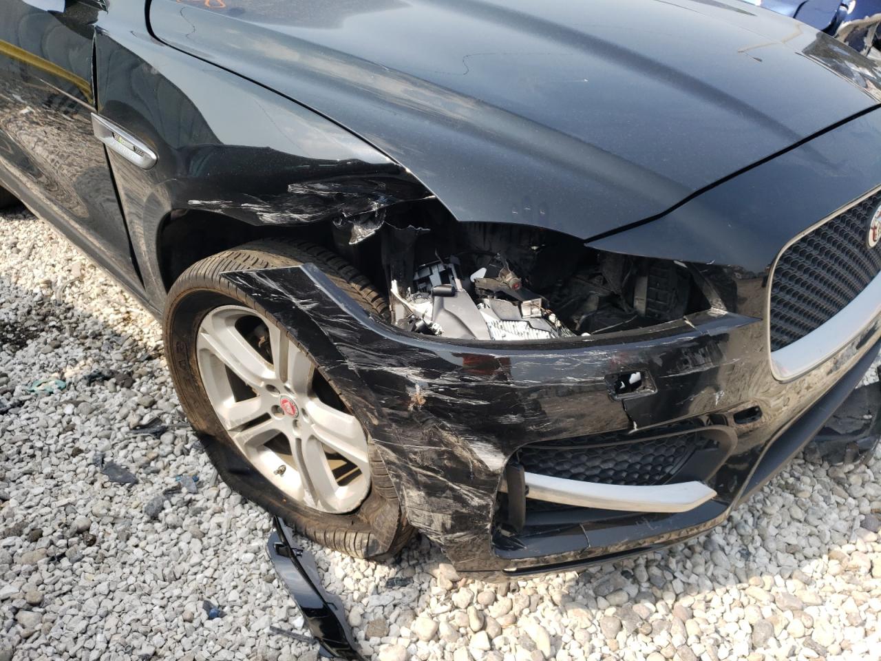 Photo 20 from auction – 2017 JAGUAR F-PACE R - with VIN SADCL2BV6HA047617