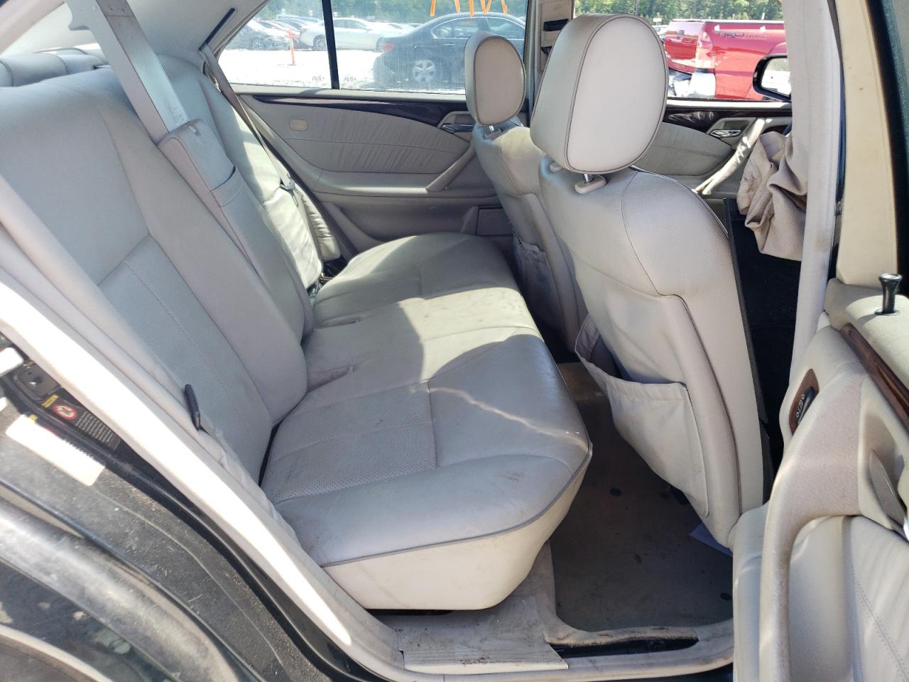 Photo 6 from auction – 2000 MERCEDES-BENZ E 320 with VIN WDBJF65J9YB089833