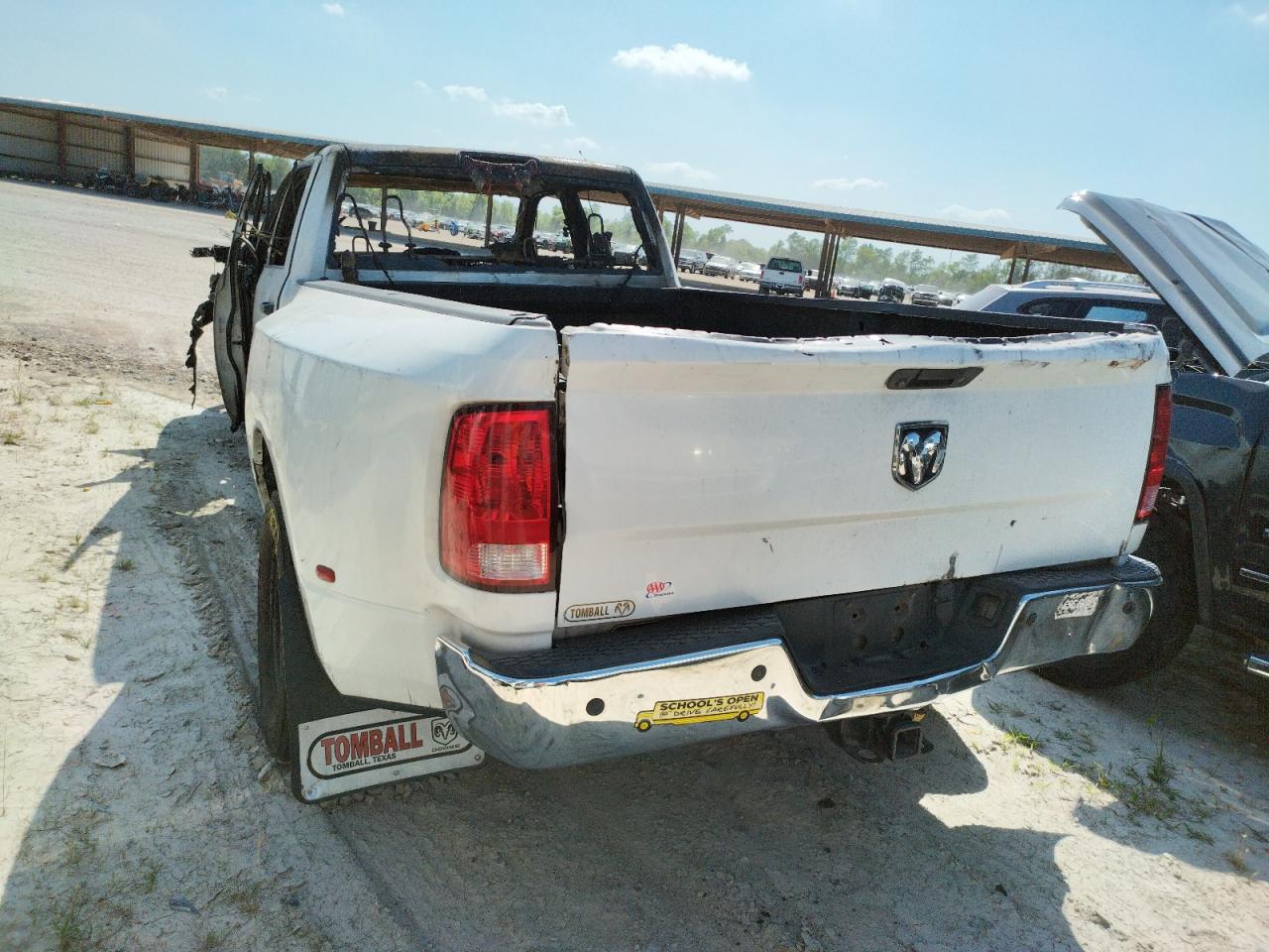 Photo 3 from auction – 2015 RAM 3500 ST with VIN 3C63RPGL8FG648127