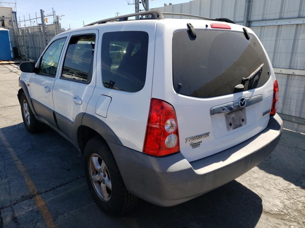 Photo 3 from auction – 2005 MAZDA TRIBUTE I with VIN 4F2YZ02Z55KM17744