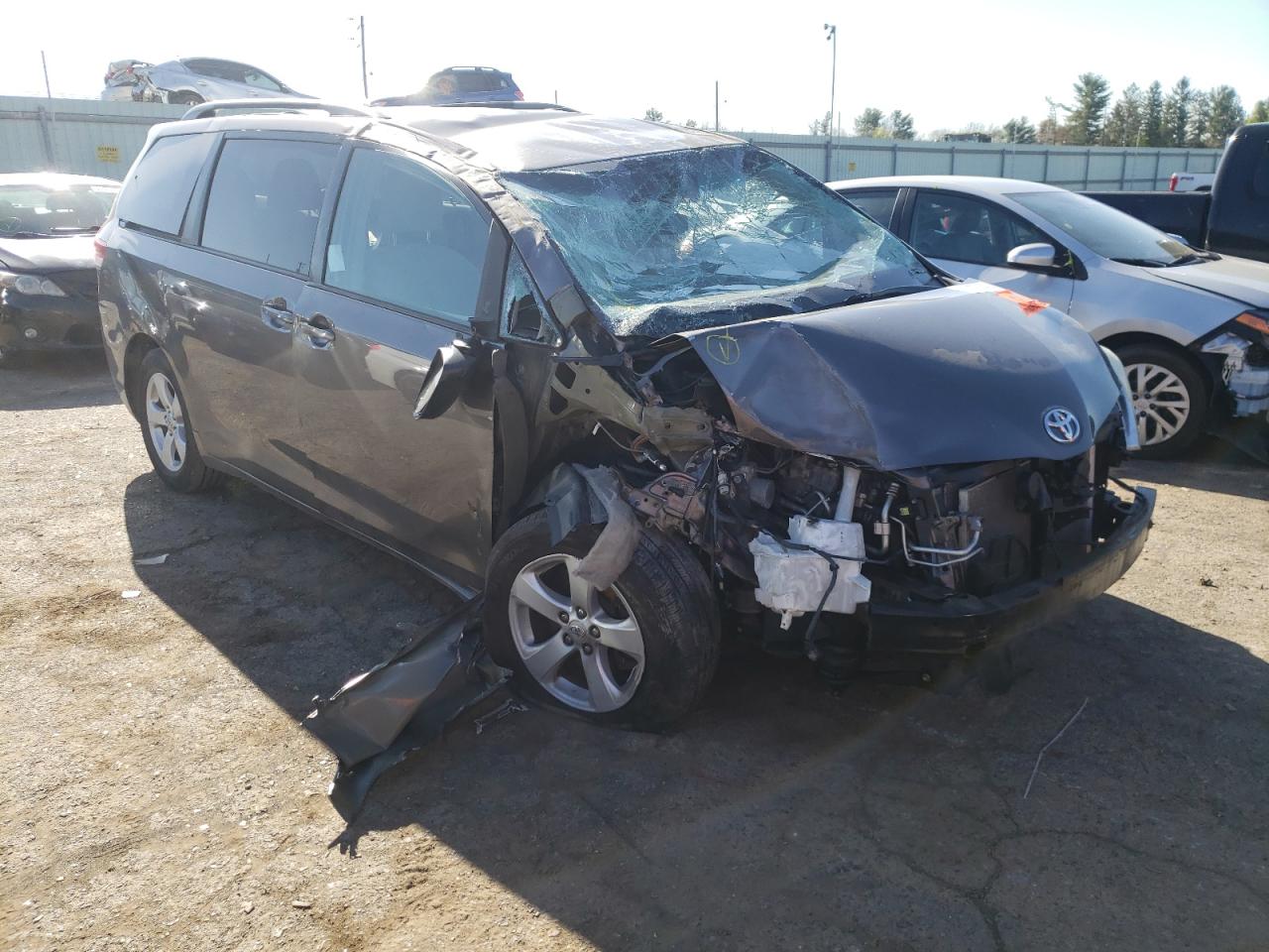 Photo 14 from auction – 2012 TOYOTA SIENNA LE with VIN 5TDKK3DC4CS177659