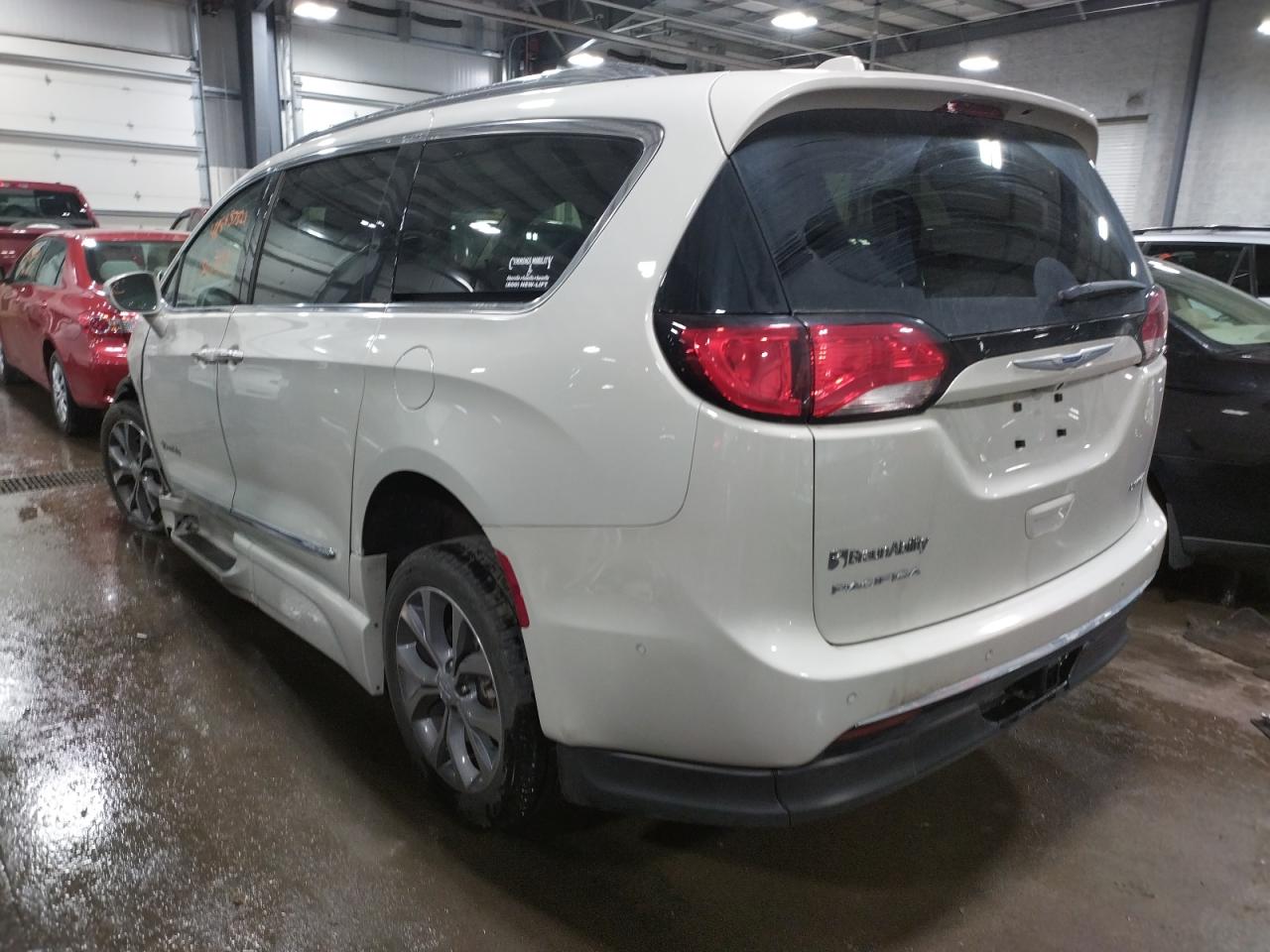 Photo 3 from auction – 2020 CHRYSLER PACIFICA L with VIN 2C4RC1GG2LR158261
