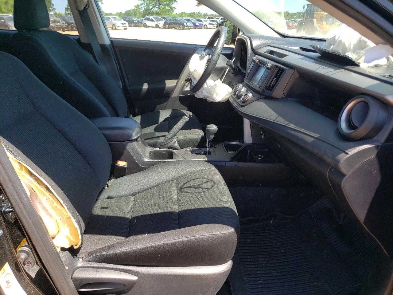 Photo 5 from auction – 2017 TOYOTA RAV4 LE with VIN 2T3BFREV2HW611865