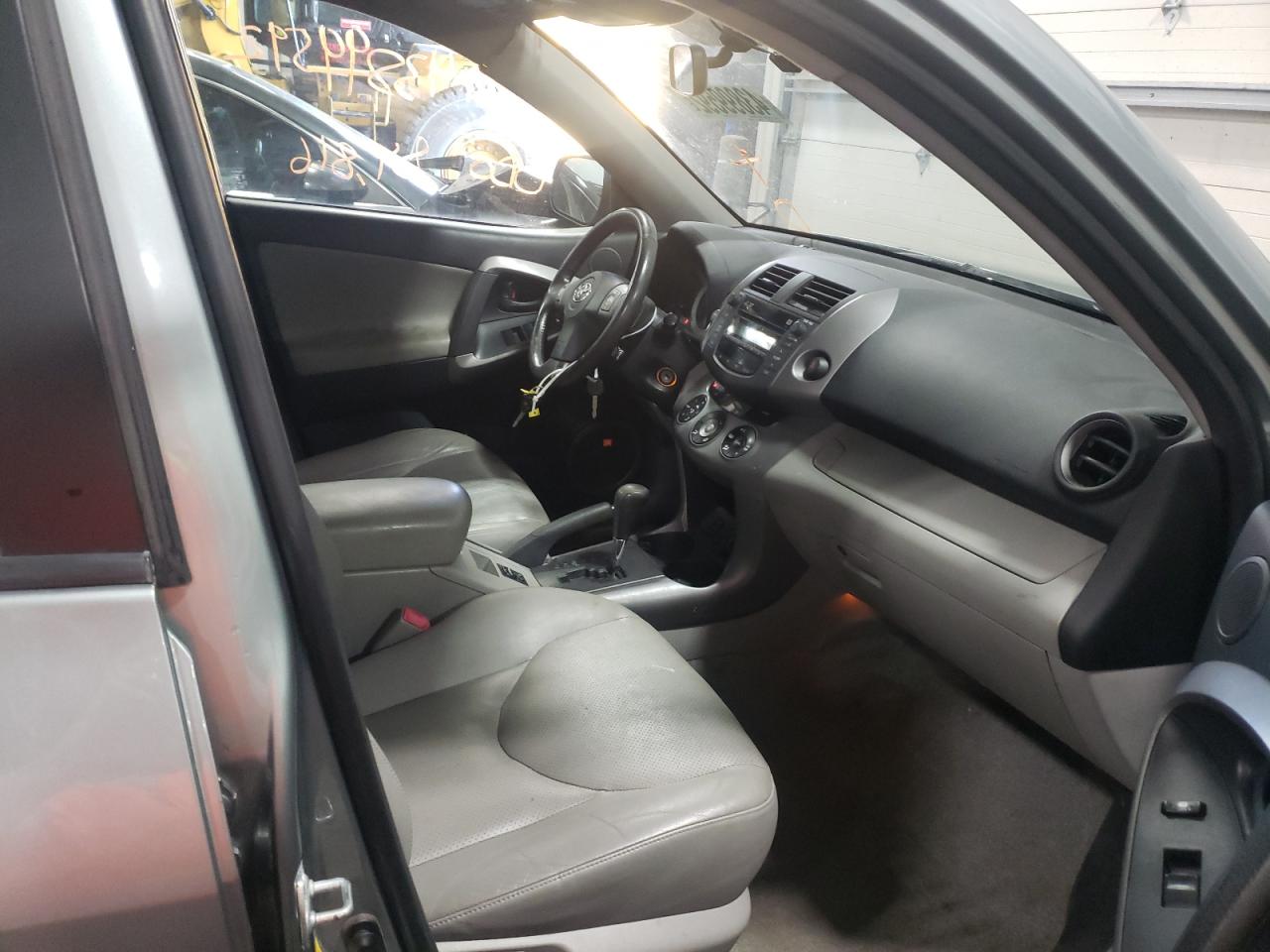 Photo 5 from auction – 2007 TOYOTA RAV4 LIMIT with VIN JTMBD31V375080674