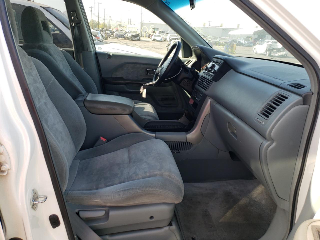 Photo 5 from auction – 2003 HONDA PILOT EX with VIN 2HKYF18463H552897