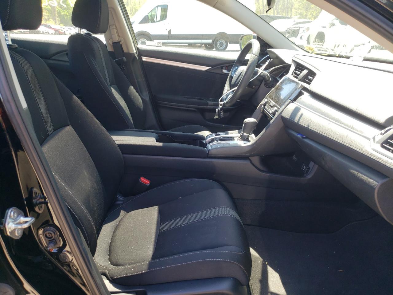 Photo 5 from auction – 2018 HONDA CIVIC EX with VIN 2HGFC2F7XJH611167