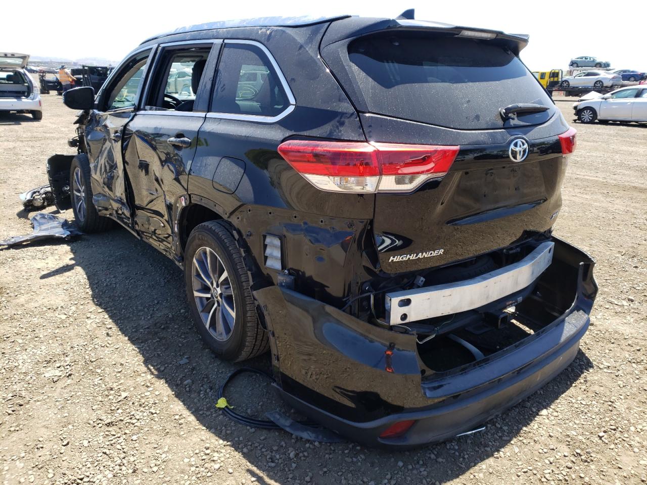 Photo 3 from auction – 2019 TOYOTA HIGHLANDER with VIN 5TDKZRFH5KS309155