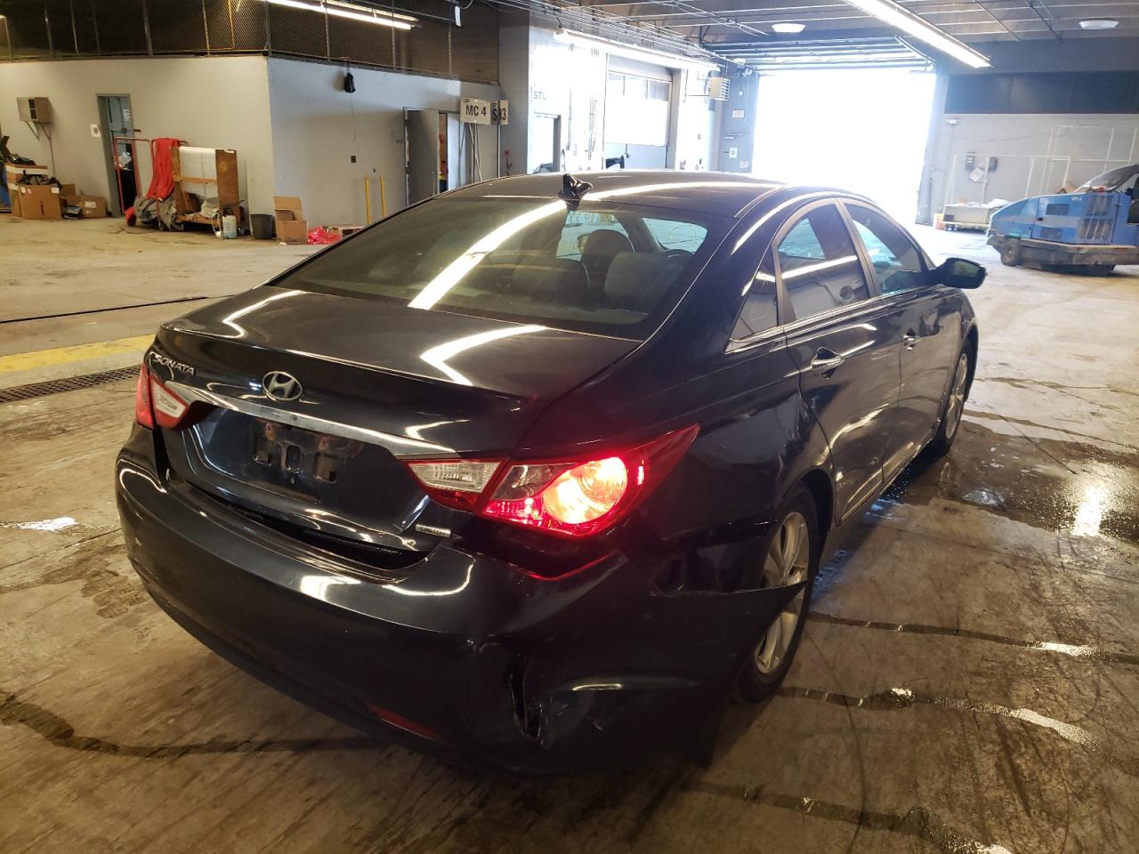 Foto 4 de la subasta – 2011 HYUNDAI SONATA SE con VIN 5NPEC4AC4BH131502