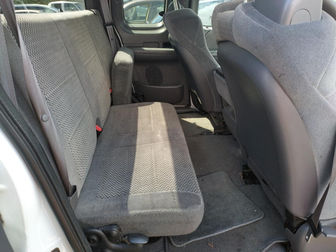 Photo 6 from auction – 2002 FORD F150 with VIN 2FTRX18L52CA76400