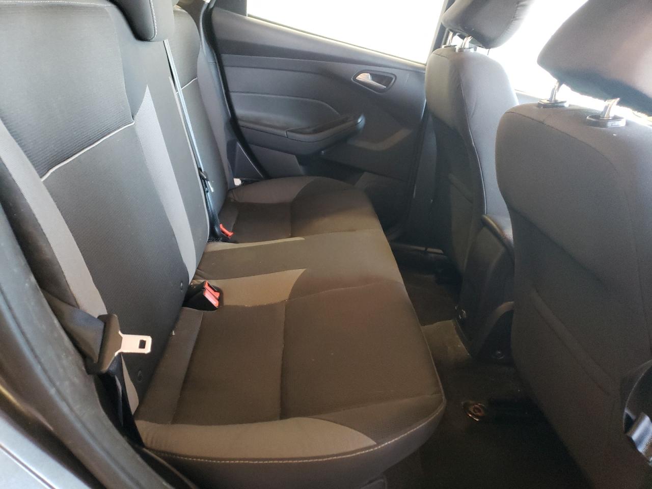 Photo 6 from auction – 2014 FORD FOCUS SE with VIN 1FADP3F27EL128576