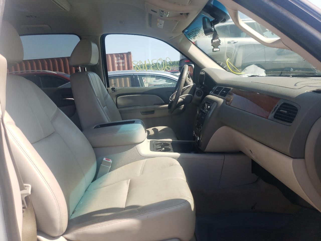 Photo 5 from auction – 2008 GMC YUKON with VIN 1GKFC13J88R227315