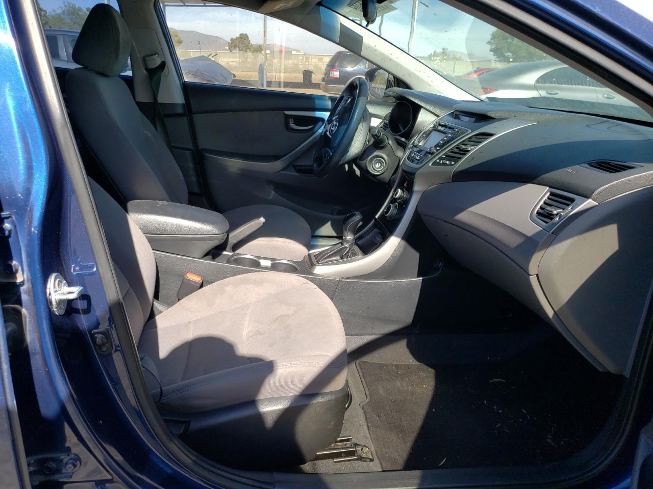 Photo 5 from auction – 2016 HYUNDAI ELANTRA SE with VIN 5NPDH4AE5GH684522