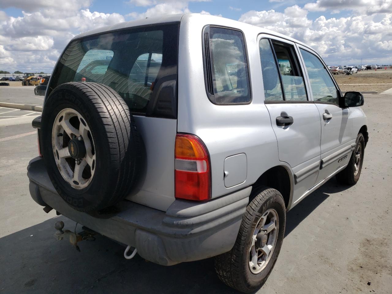 Photo 4 from auction – 1999 CHEVROLET TRACKER with VIN 2CNBJ13C1X6937485