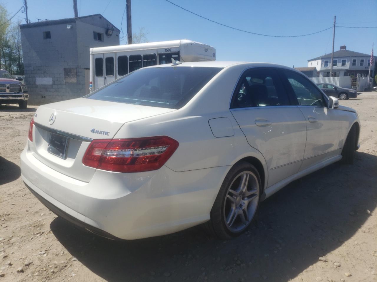 Photo 4 from auction – 2010 MERCEDES-BENZ E 350 4MAT with VIN WDDHF8HB3AA071748
