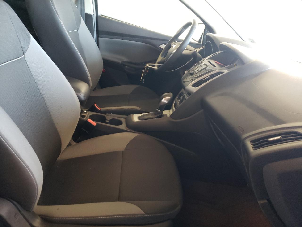 Photo 5 from auction – 2014 FORD FOCUS SE with VIN 1FADP3F27EL128576