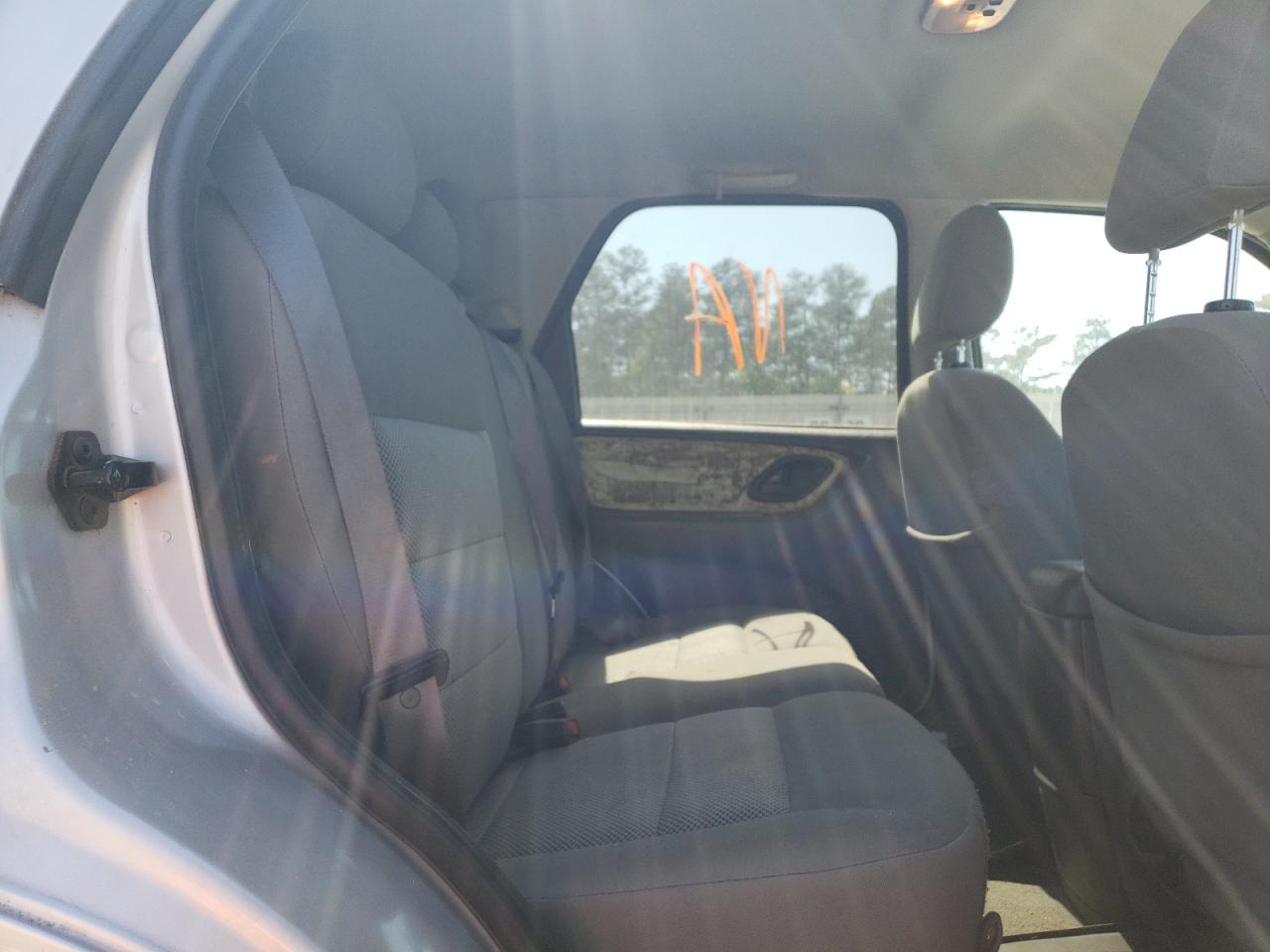 Photo 6 from auction – 2005 FORD ESCAPE XLT with VIN 1FMYU03195KD40203