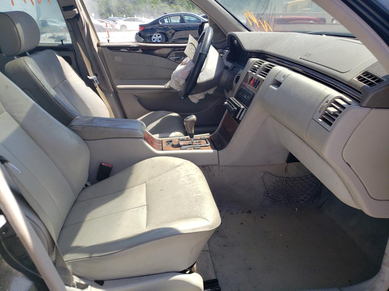 Photo 5 from auction – 2000 MERCEDES-BENZ E 320 with VIN WDBJF65J9YB089833