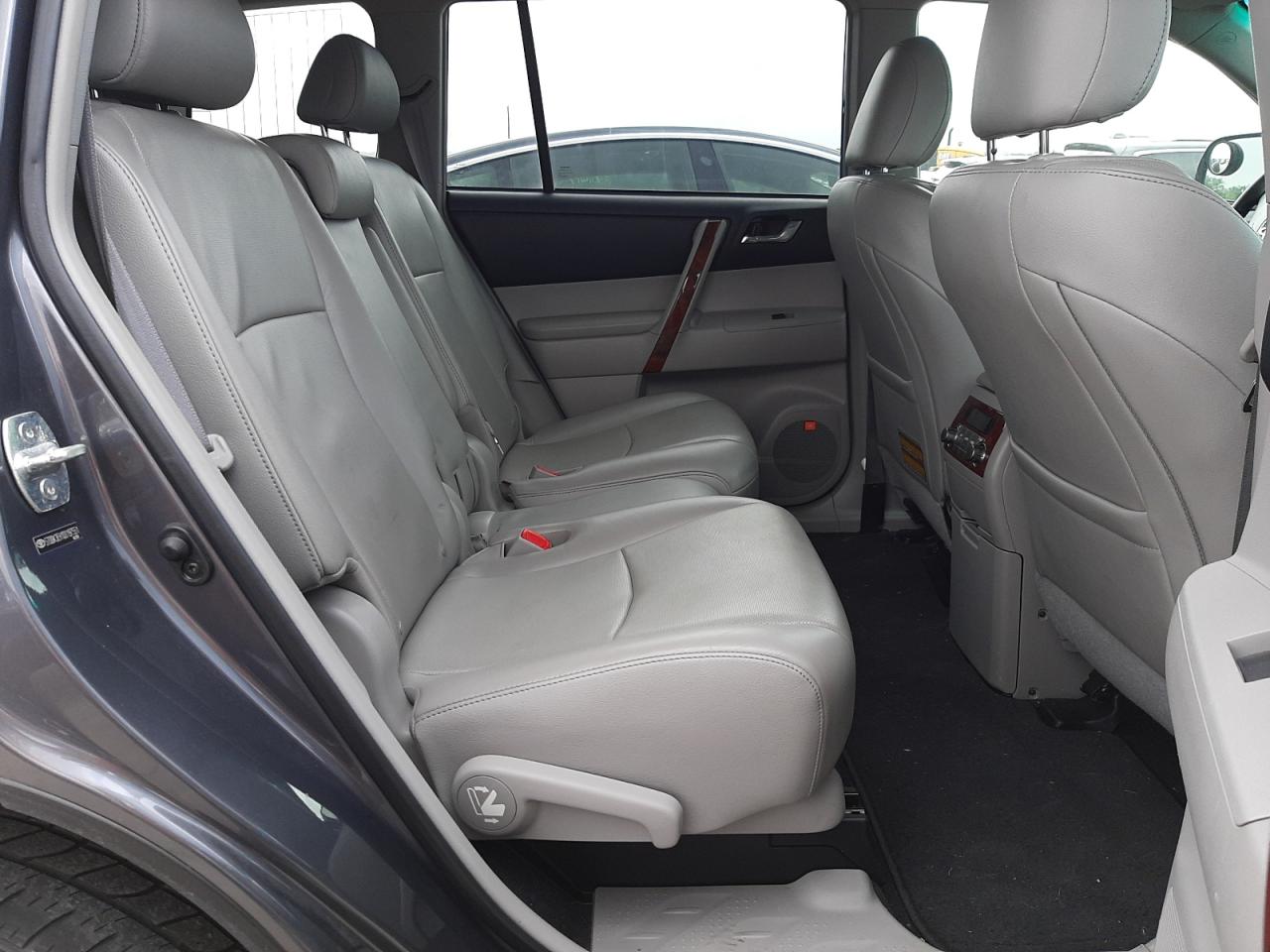 Photo 6 from auction – 2013 TOYOTA HIGHLANDER with VIN 5TDDK3EH1DS197551