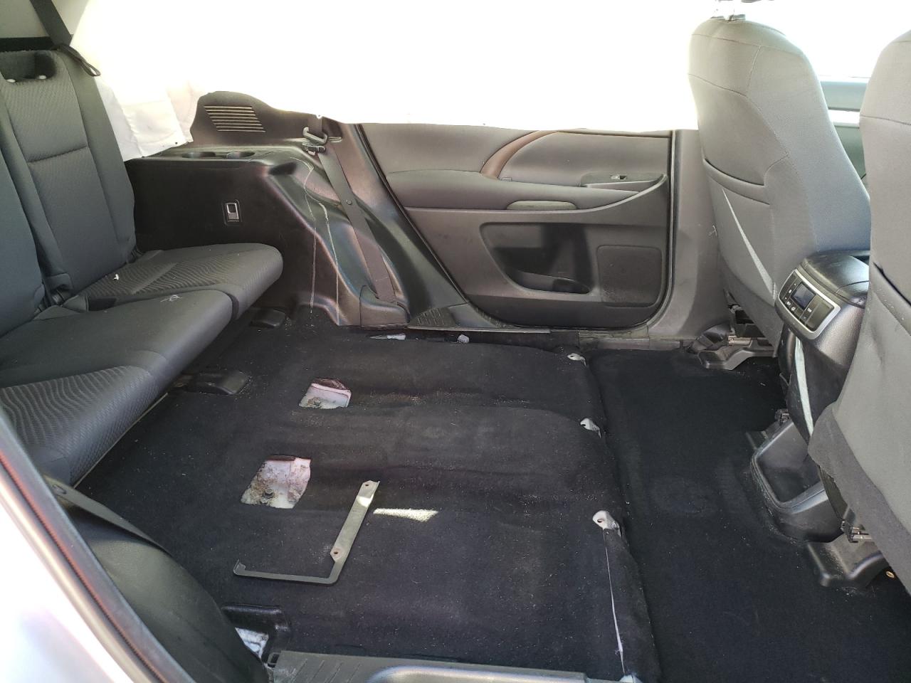 Photo 6 from auction – 2019 TOYOTA HIGHLANDER with VIN 5TDBZRFH9KS996706