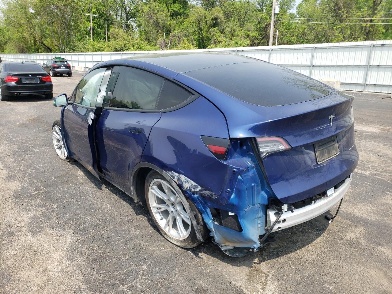 Photo 3 from auction – 2020 TESLA MODEL Y with VIN 5YJYGDEE7LF032461