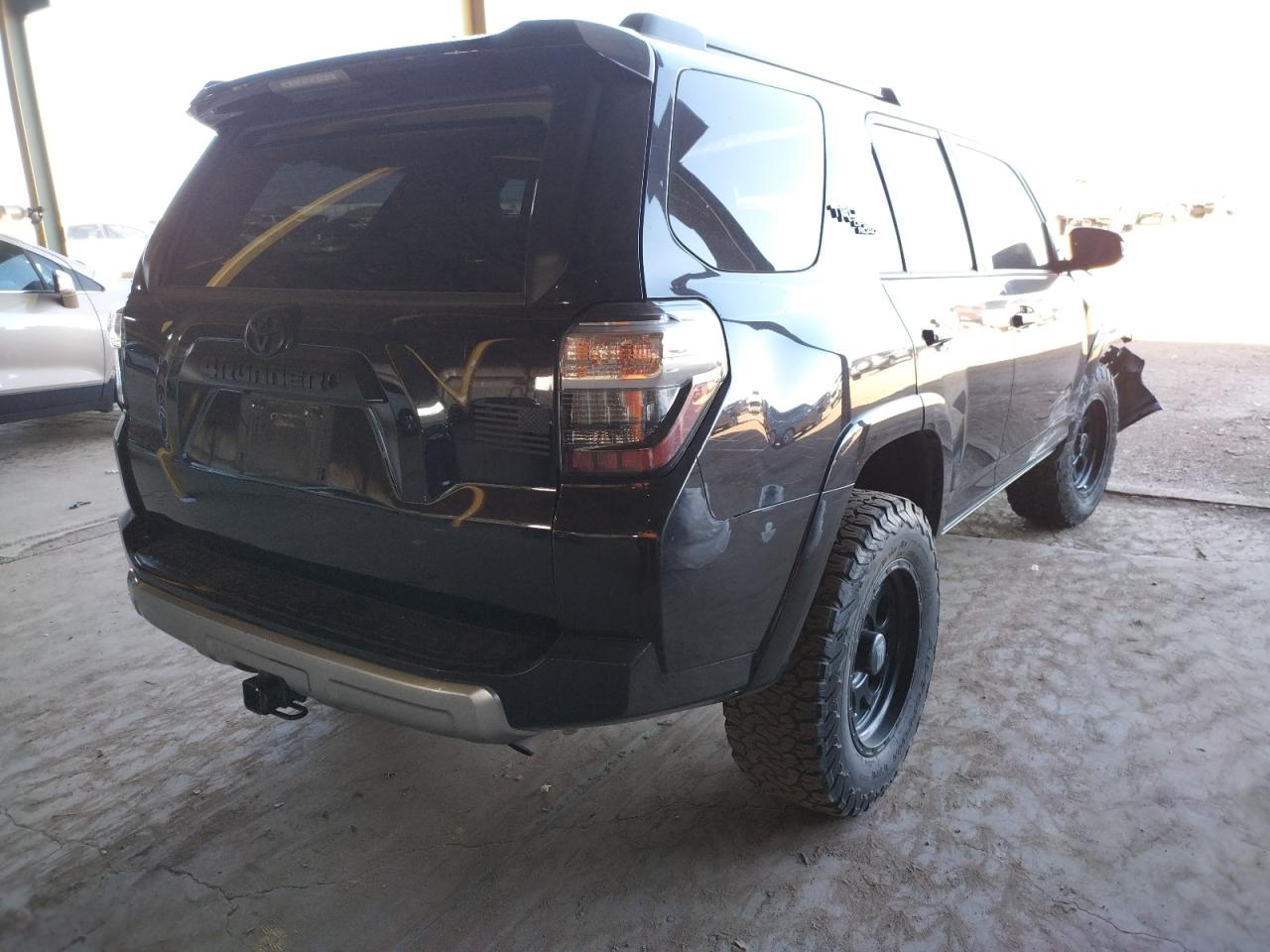 Photo 4 from auction – 2019 TOYOTA 4RUNNER SR with VIN JTEBU5JR1K5643918