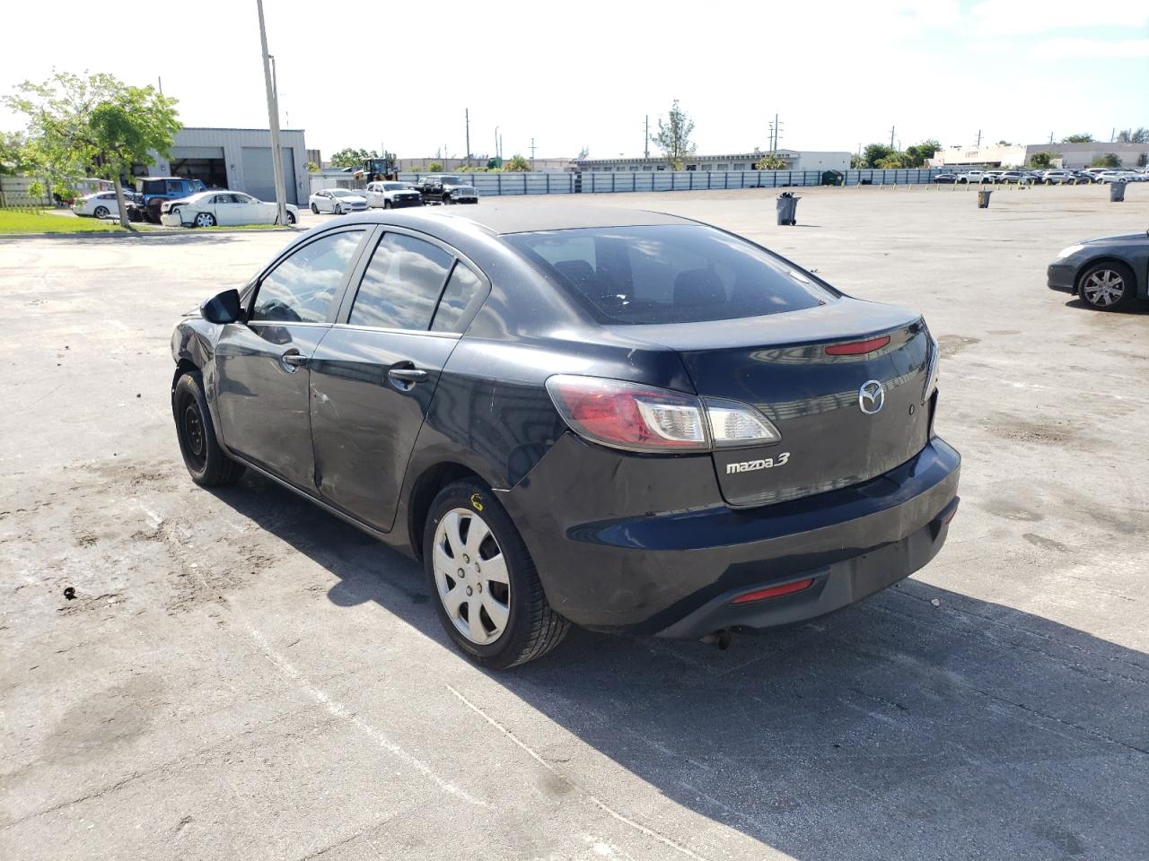 Photo 3 from auction – 2011 MAZDA 3 with VIN JM1BL1UF0B1407012