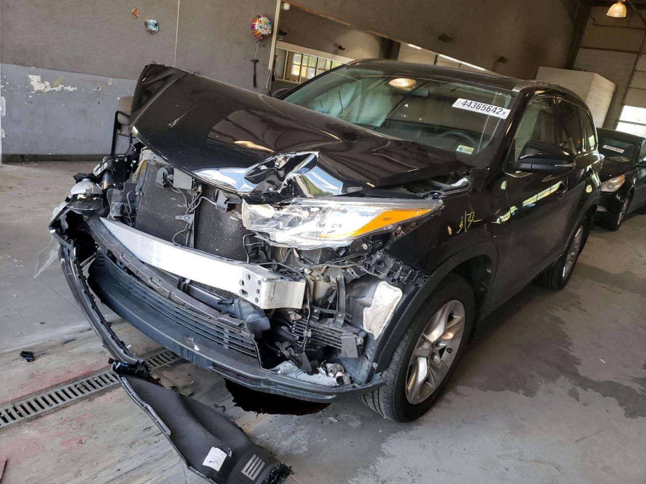 Photo 12 from auction – 2016 TOYOTA HIGHLANDER with VIN 5TDDKRFH1GS334400