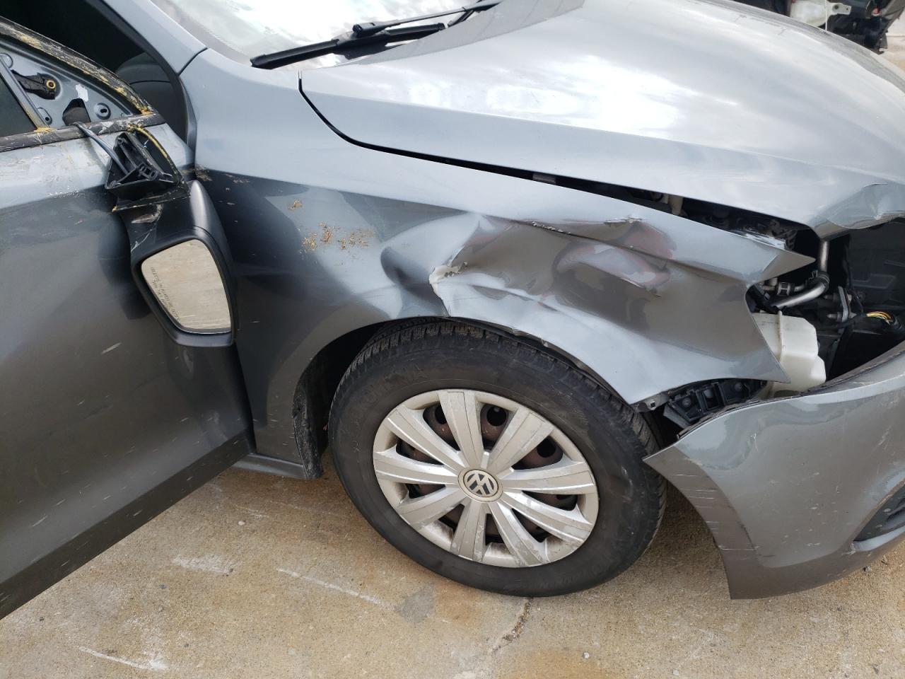 Photo 9 from auction – 2014 VOLKSWAGEN JETTA BASE with VIN 3VW2K7AJ5EM324789