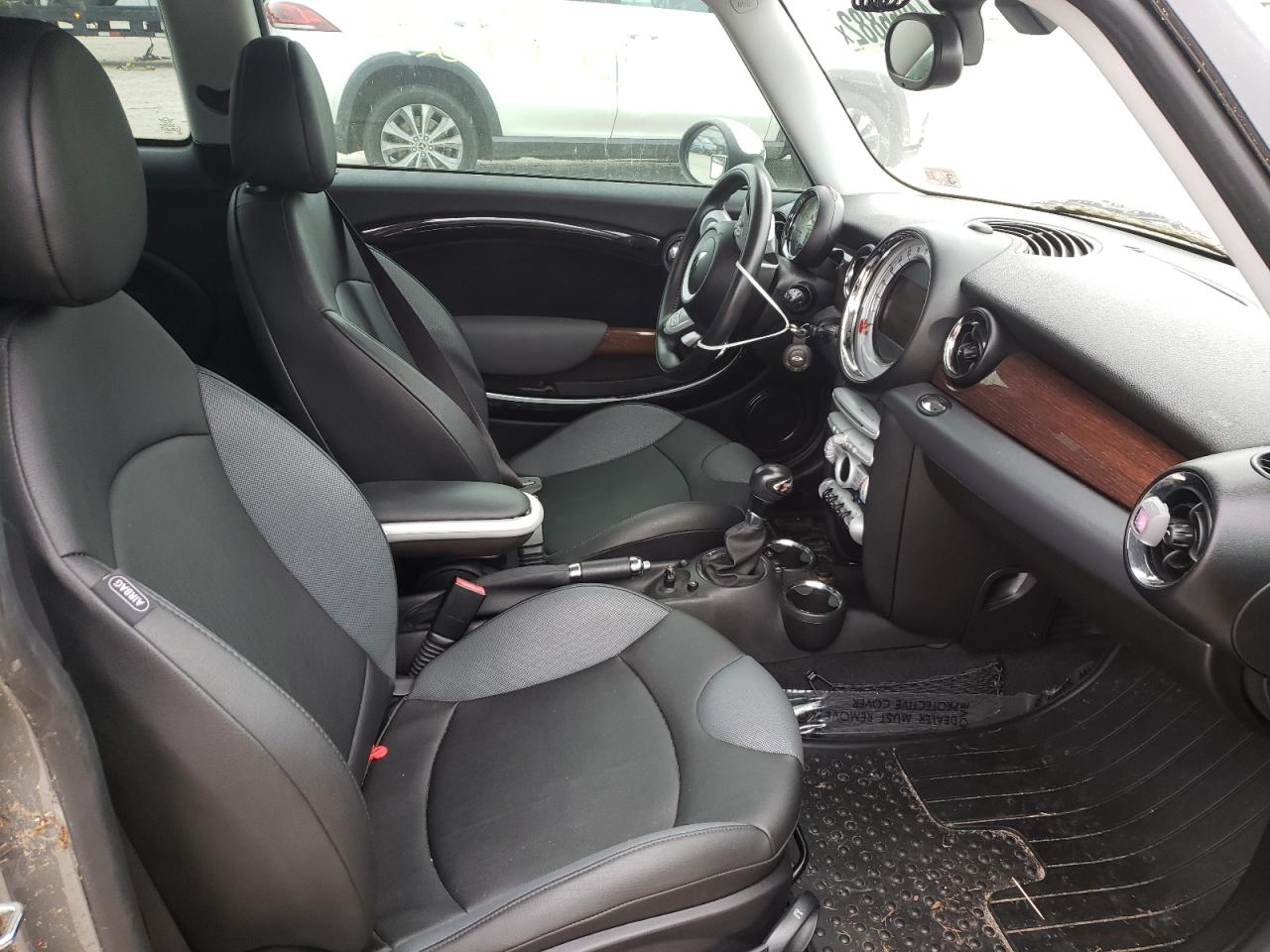 Photo 5 from auction – 2009 MINI COOPER S with VIN WMWMF73599TW85804