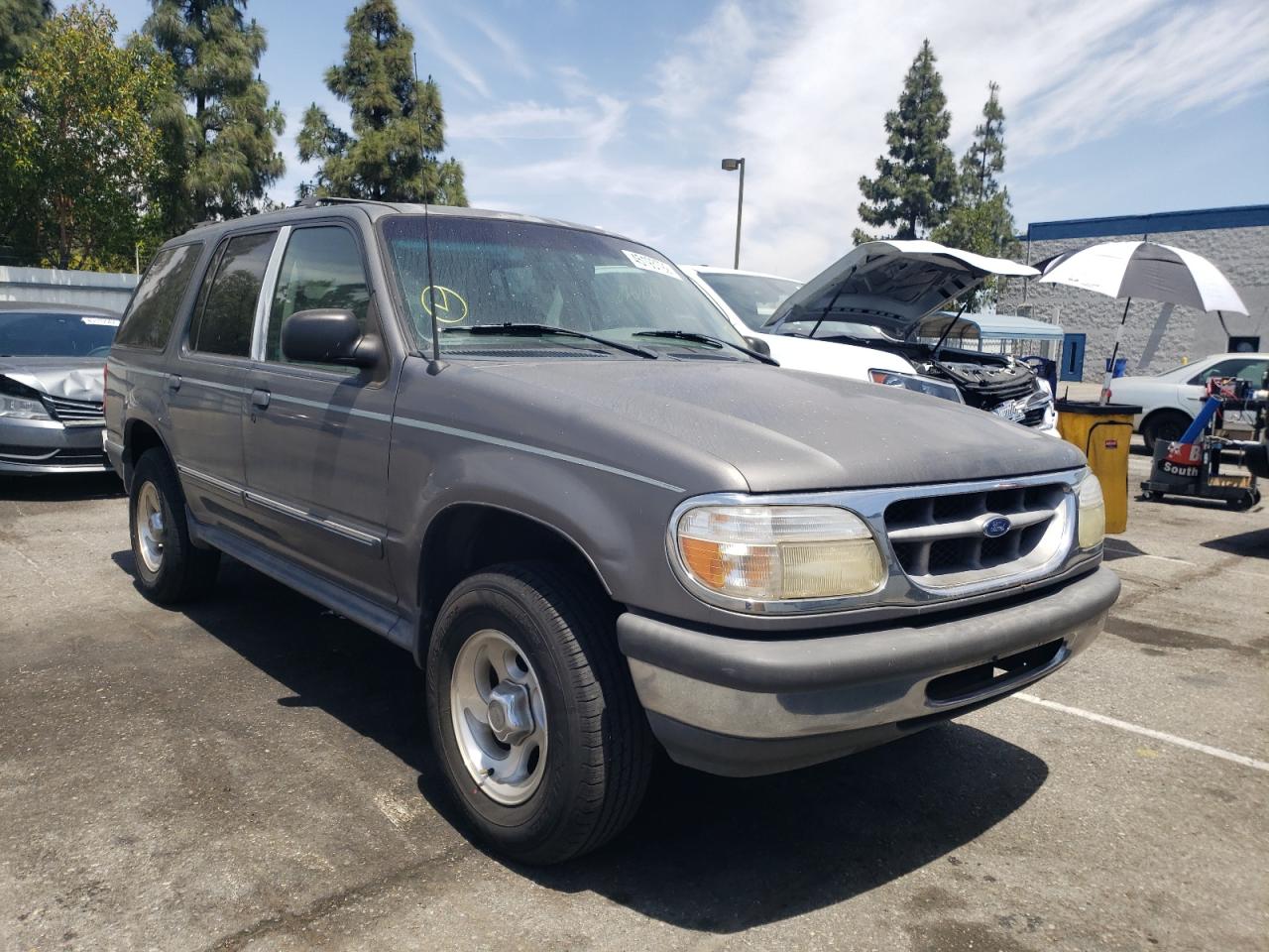 FORD EXPLORER 1998 with VIN 1FMZU32E0WZA35434 - Photo from auction