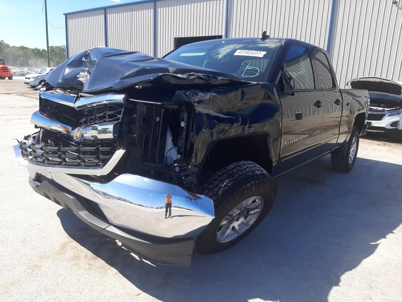 Photo 2 from auction – 2018 CHEVROLET SILVERADO with VIN 1GCRCREC1JZ149729