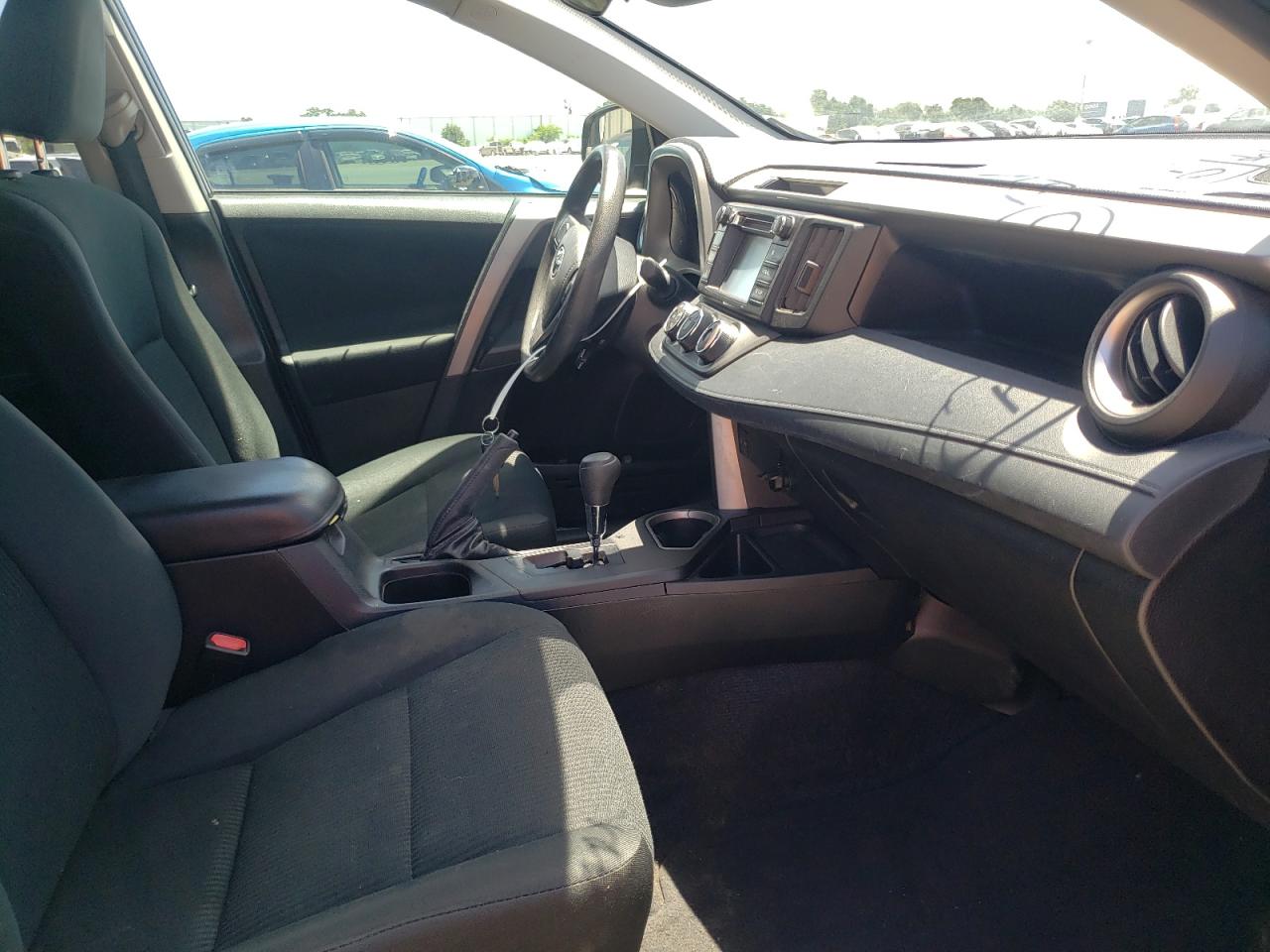 Photo 18 from auction – 2018 TOYOTA RAV4 LE with VIN 2T3ZFREVXJW430727