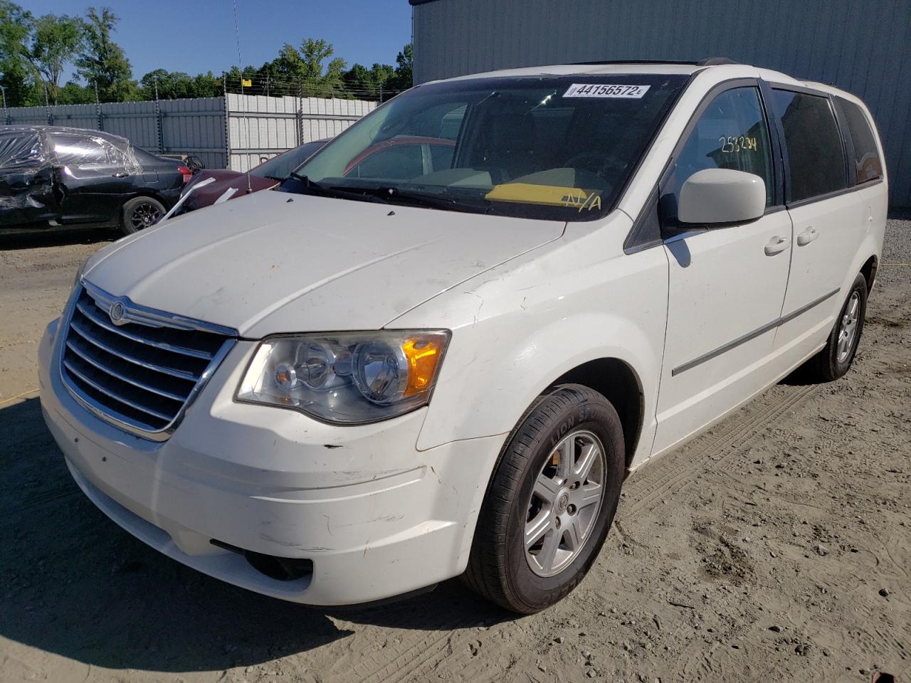 Photo 2 from auction – 2010 CHRYSLER TOWN & COU with VIN 2A4RR5D10AR451203