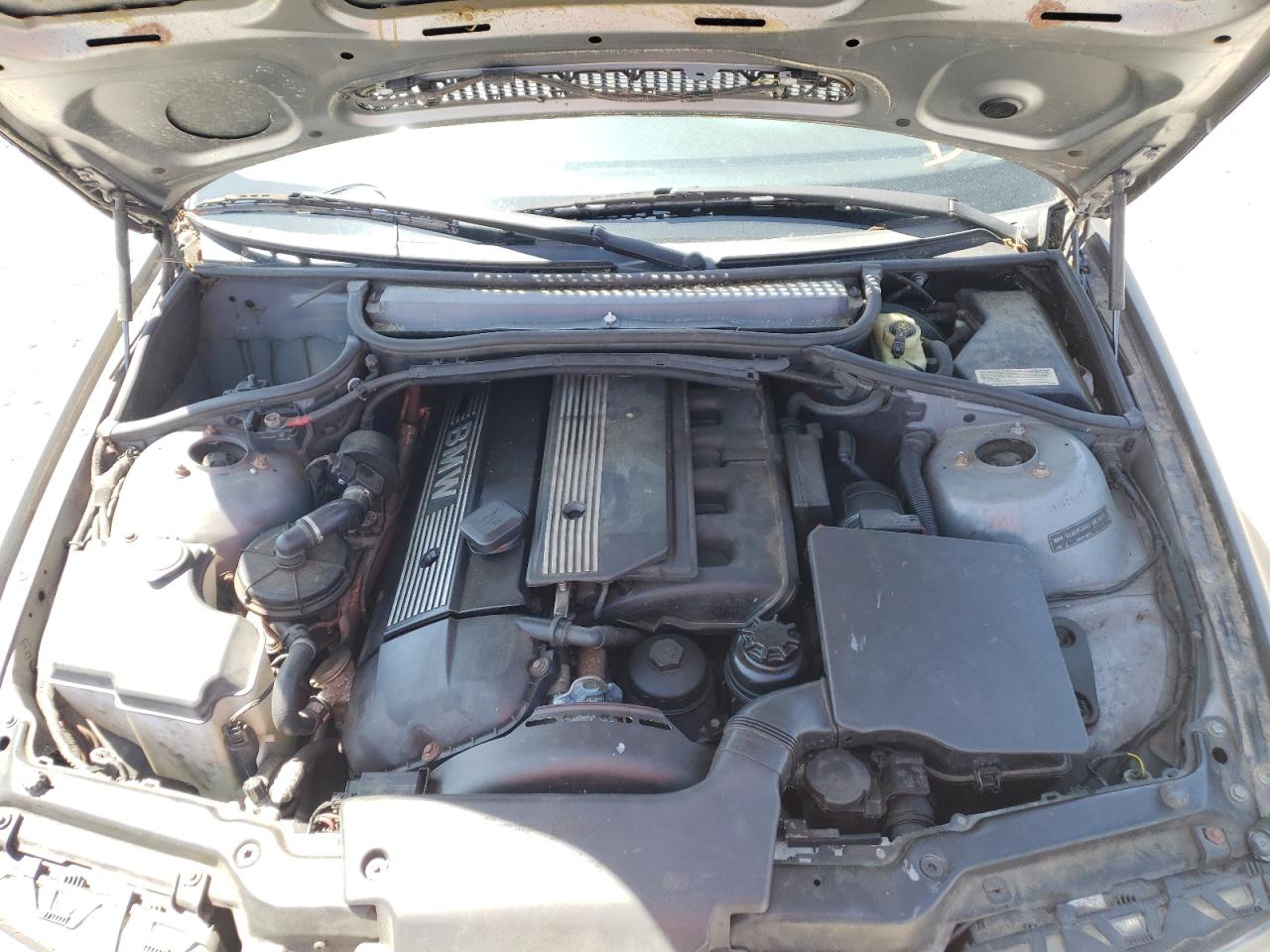 Photo 7 from auction – 2005 BMW 330 I with VIN WBAEV53475KM42916