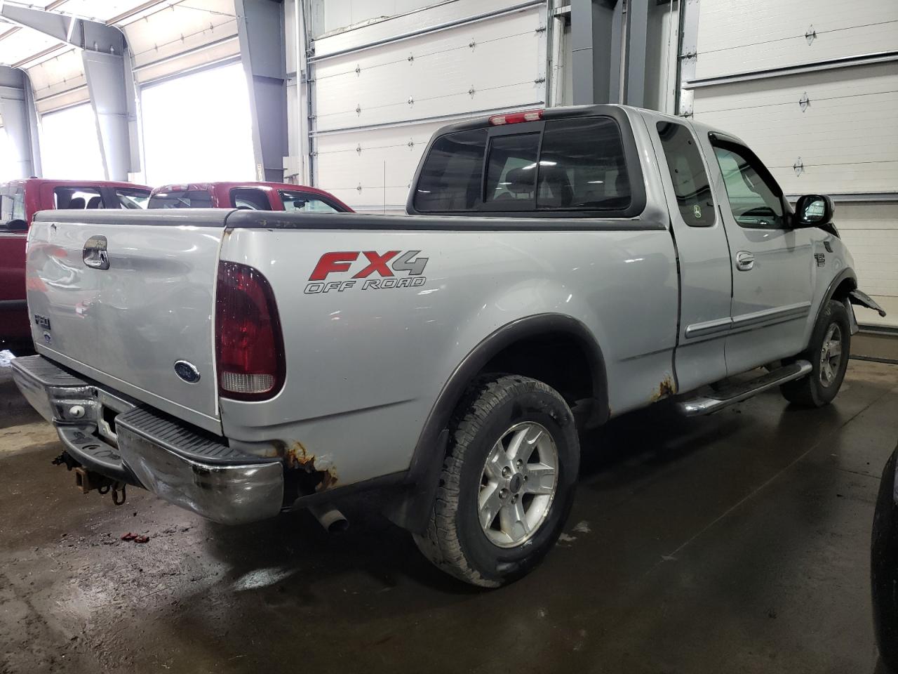 Photo 4 from auction – 2002 FORD F150 with VIN 1FTRX18L22NA35880