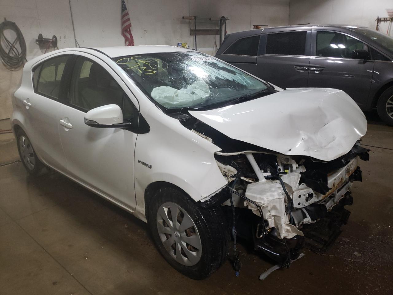 Photo 1 from auction – 2013 TOYOTA PRIUS C with VIN JTDKDTB30D1542270