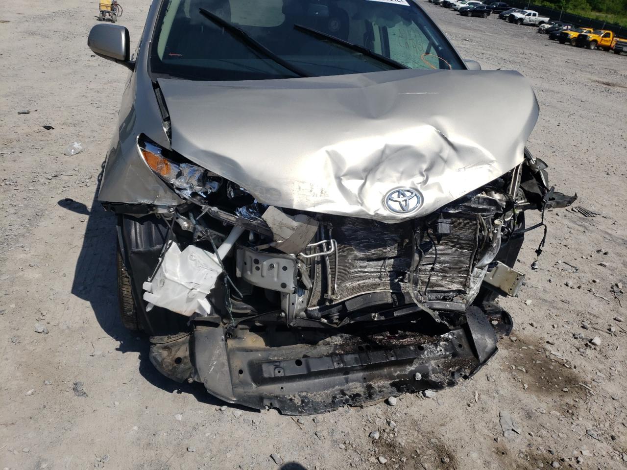 Photo 19 from auction – 2017 TOYOTA SIENNA LE with VIN 5TDJZ3DC7HS180389