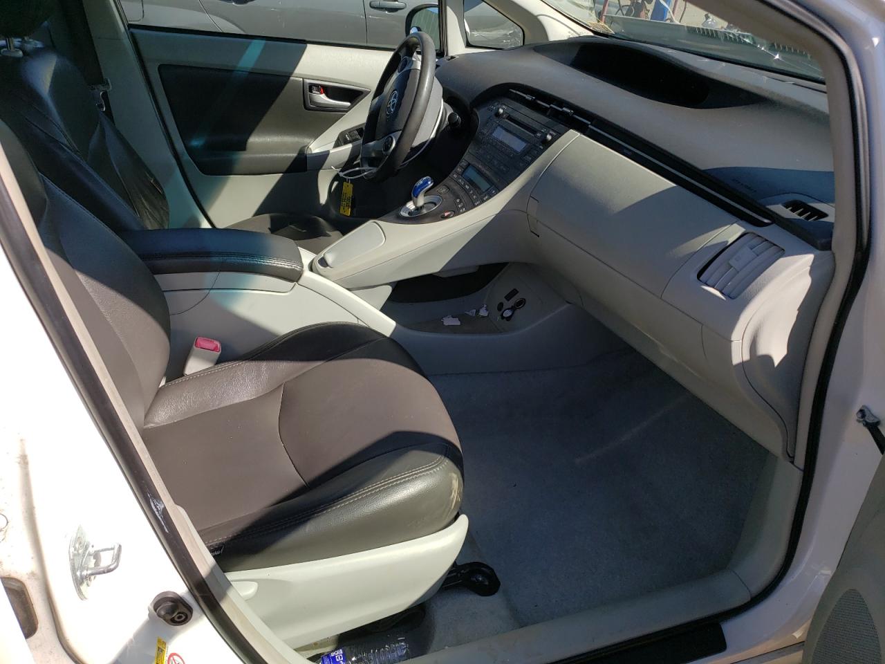 Photo 5 from auction – 2011 TOYOTA PRIUS with VIN JTDKN3DU1B0327521