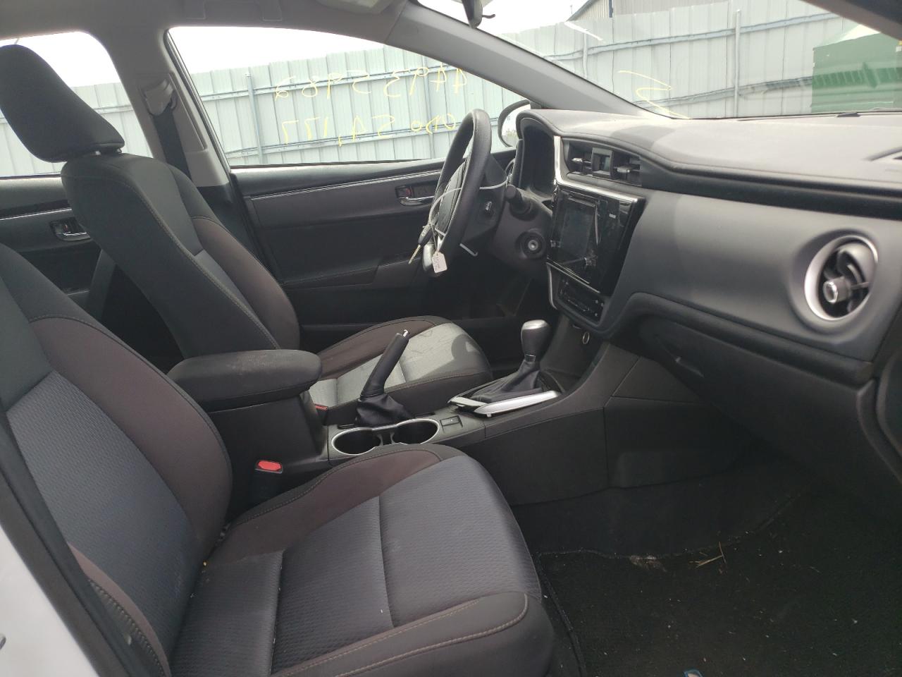 Photo 5 from auction – 2017 TOYOTA COROLLA L with VIN 5YFBURHEXHP579212