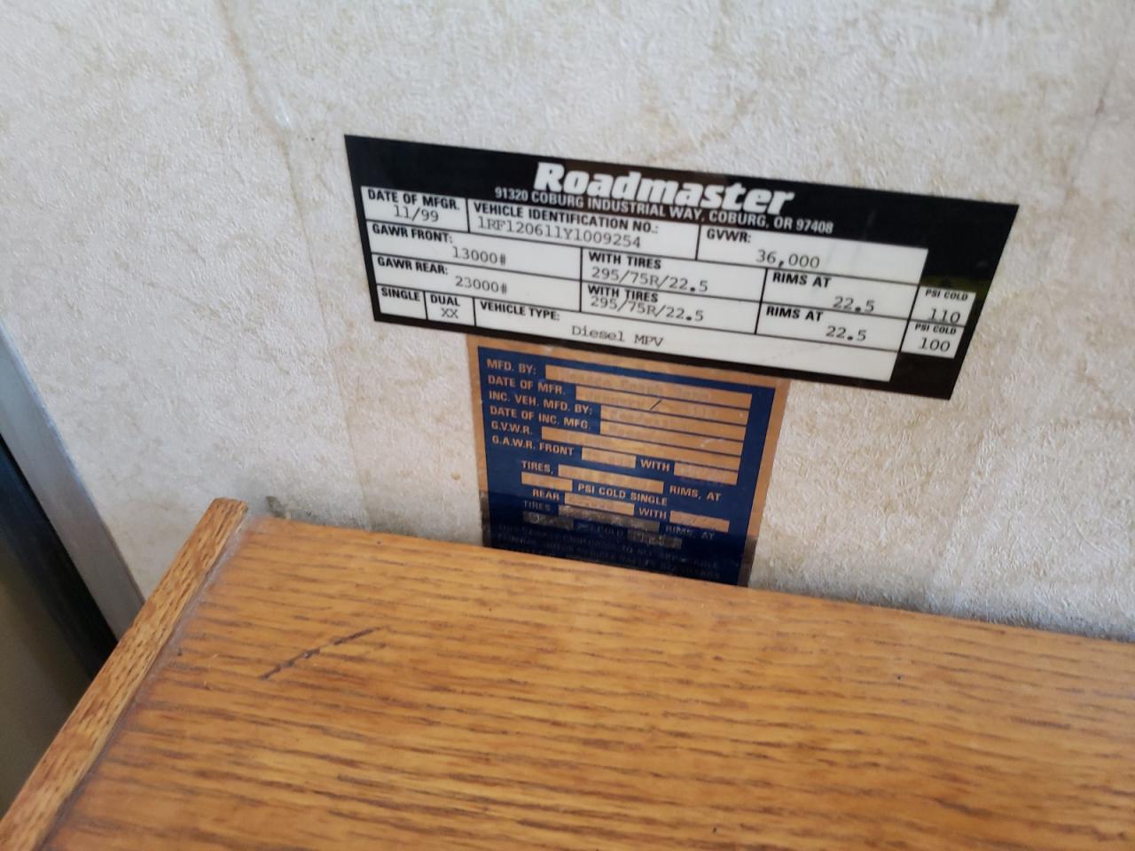 Photo 10 from auction – 2000 MNAC MOTORHOME with VIN 1RF120611Y1009254