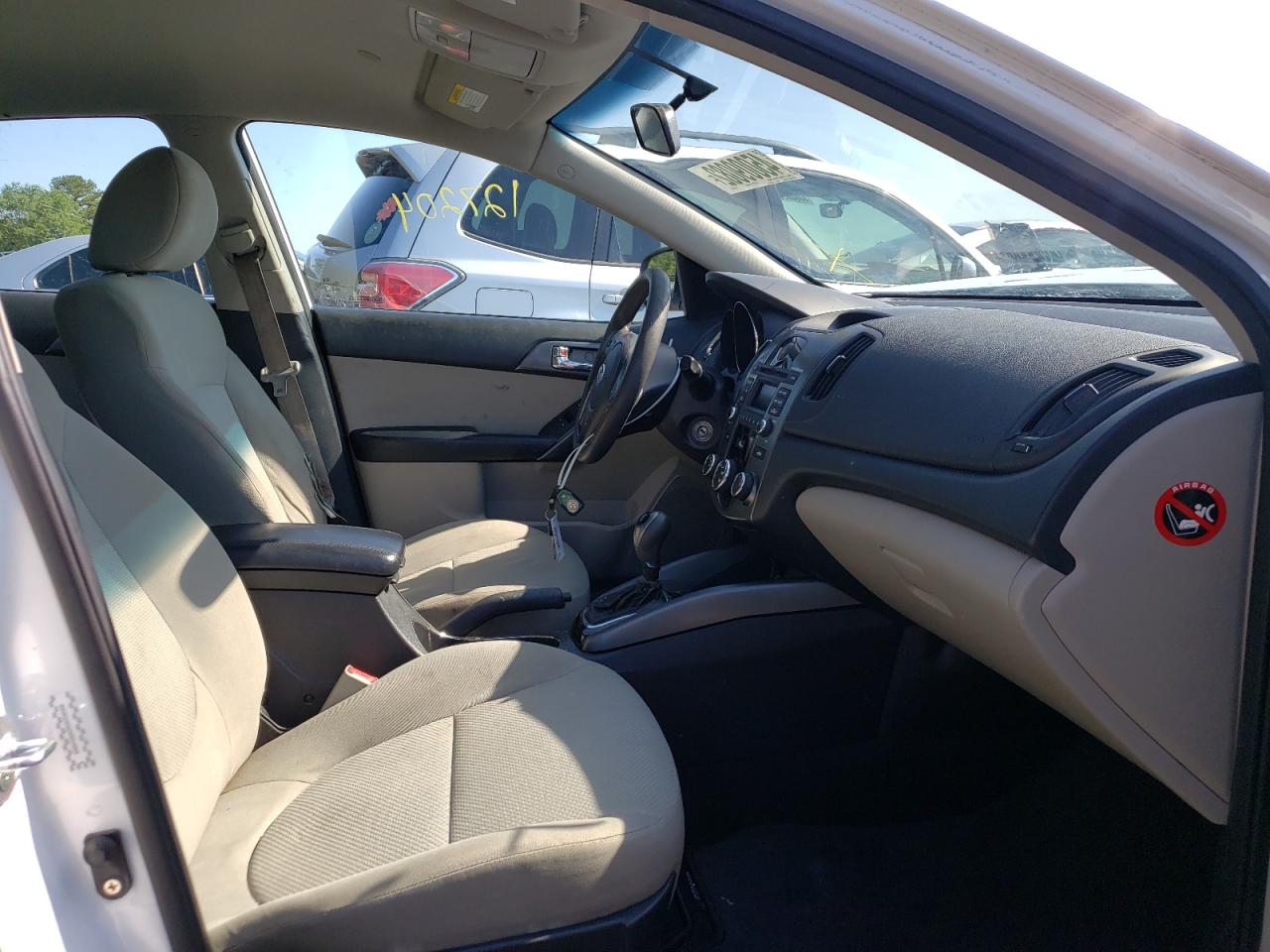 Photo 5 from auction – 2013 KIA FORTE EX with VIN KNAFU4A22D5726308