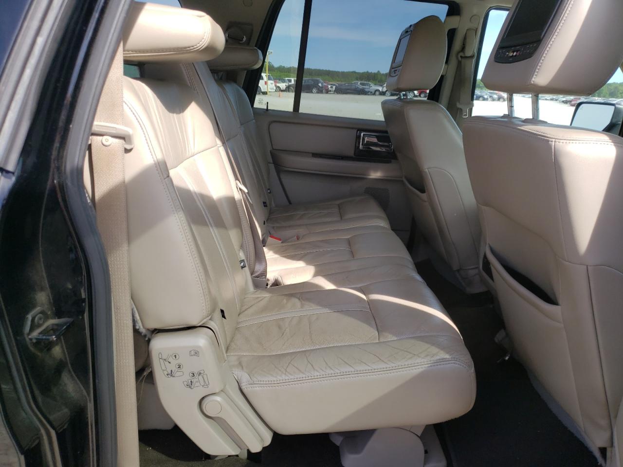Photo 6 from auction – 2016 LINCOLN NAVIGATOR with VIN 5LMJJ3HT4GEL00275