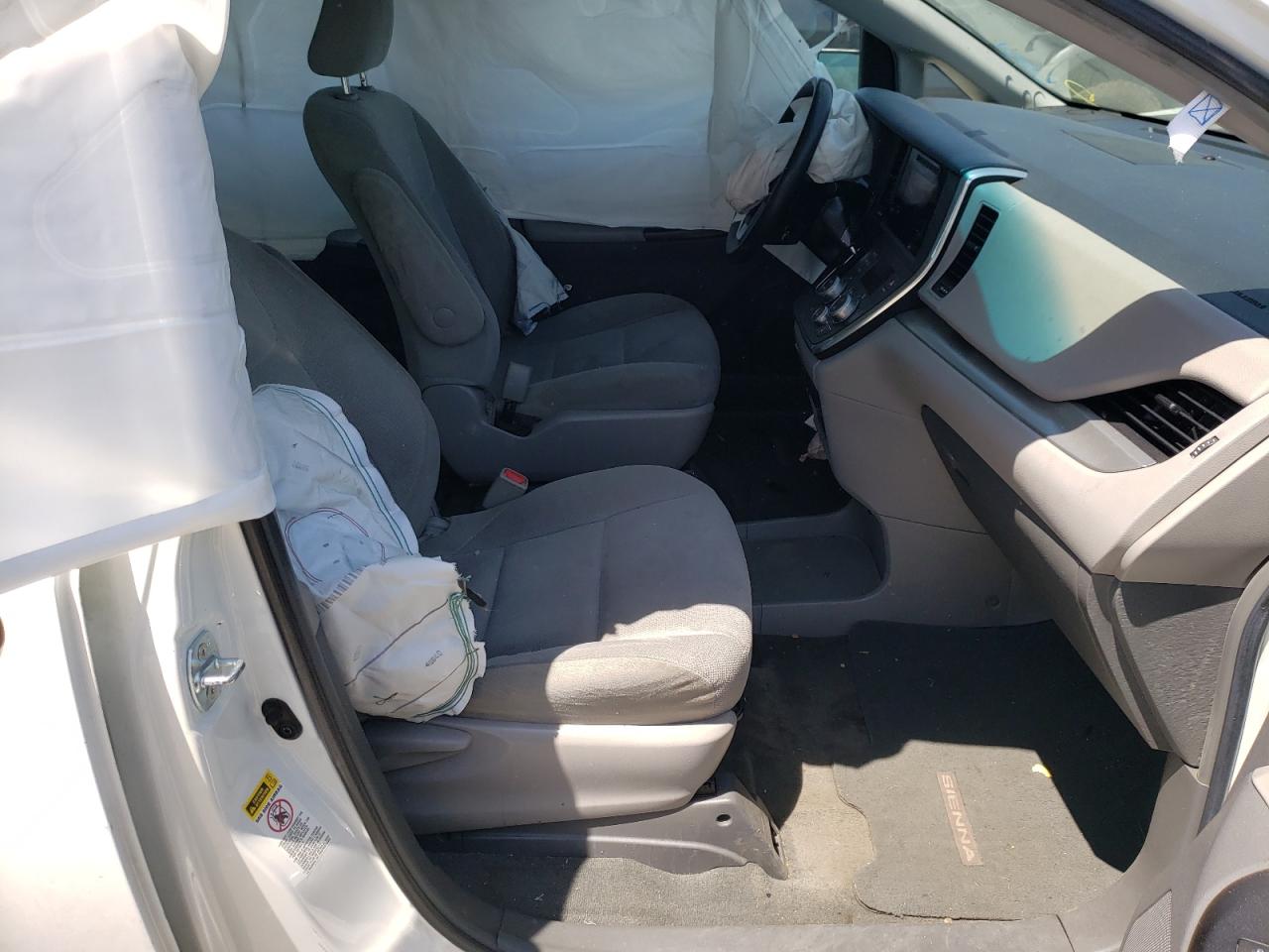 Photo 15 from auction – 2016 TOYOTA SIENNA with VIN 5TDZK3DC2GS713531