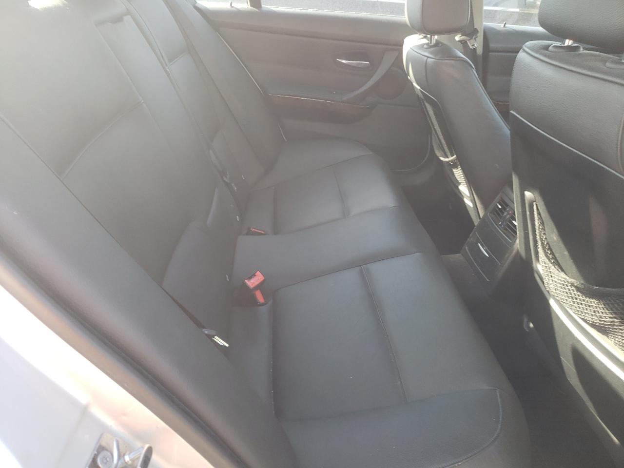 Photo 6 from auction – 2006 BMW 330 I with VIN WBAVB335X6KR77844