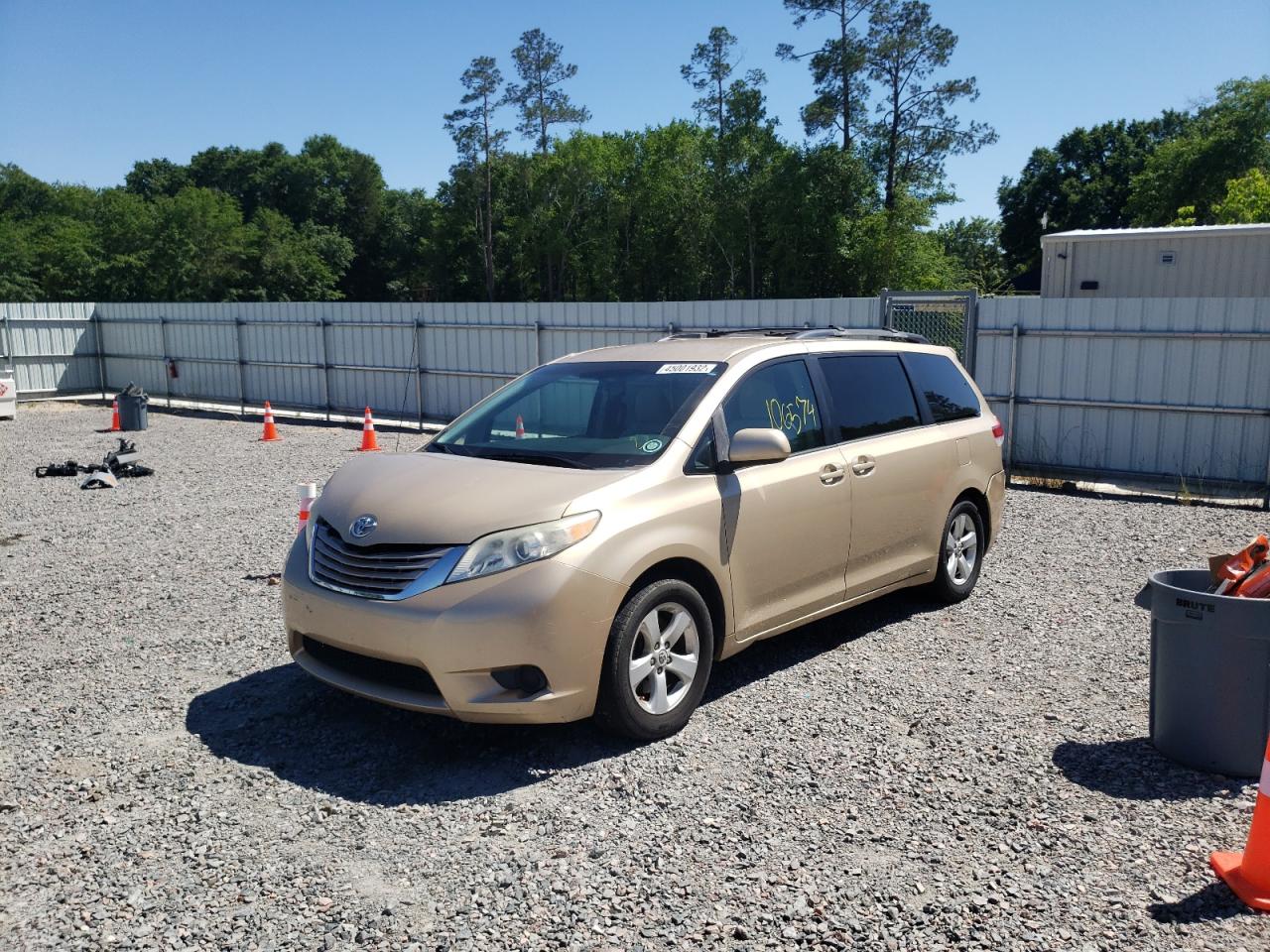 Photo 2 from auction – 2012 TOYOTA SIENNA LE with VIN 5TDKK3DC0CS236383