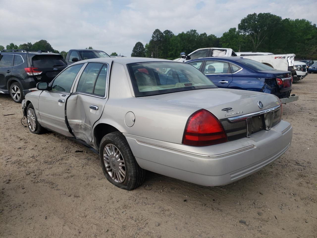 Photo 3 from auction – 2010 MERCURY GRAND MARQ with VIN 2MEBM7FV0AX601094