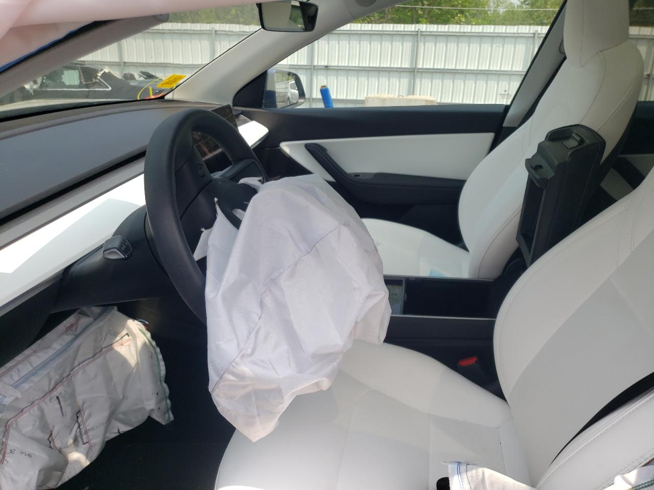 Photo 5 from auction – 2020 TESLA MODEL Y with VIN 5YJYGDEE7LF032461