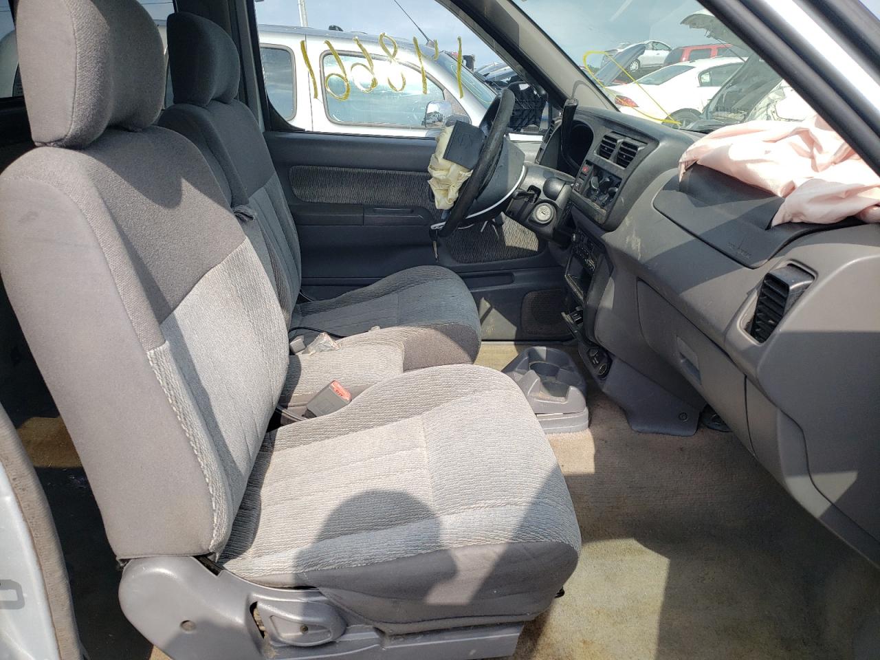 Photo 5 from auction – 2000 NISSAN FRONTIER K with VIN 1N6DD26S1YC370665