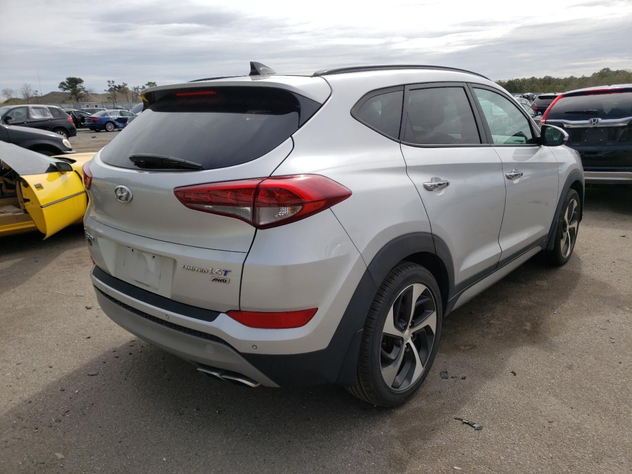 Photo 4 from auction – 2017 HYUNDAI TUCSON LIM with VIN KM8J3CA25HU330391