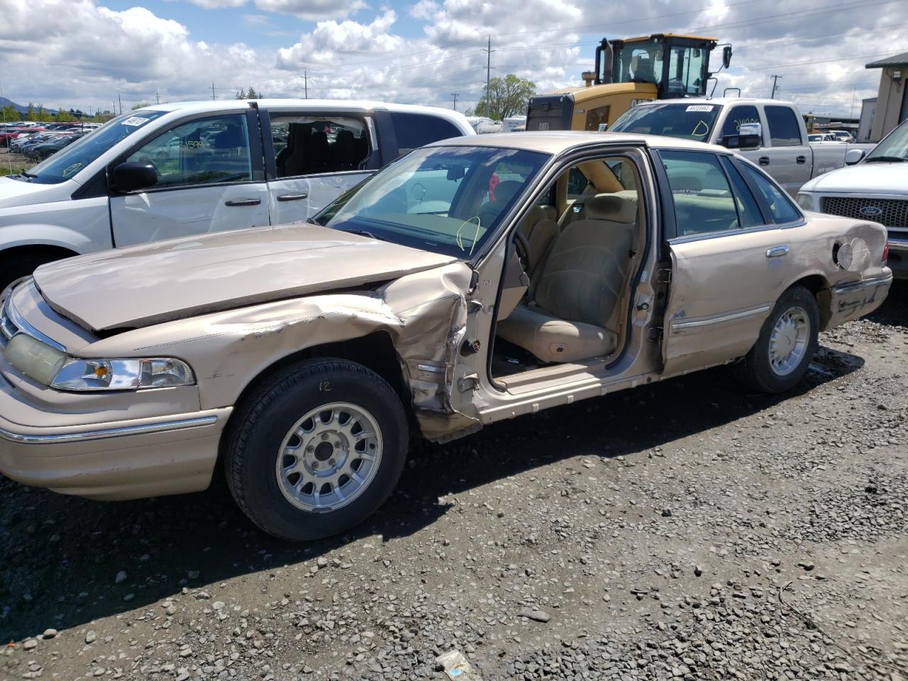 Photo 9 from auction – 1997 FORD CROWN VICT with VIN 2FALP74W1VX132070